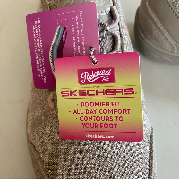 NWT - Women’s Skechers Relaxed Fit - Garden Joy - Picture 7 of 9